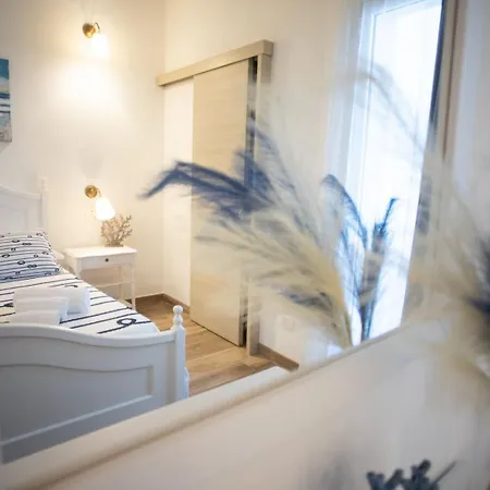 Azzurro Mare Rooms&restaurant Bed & Breakfast *